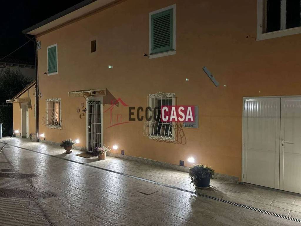 casa indipendente in vendita a Crespina Lorenzana in zona Cenaia