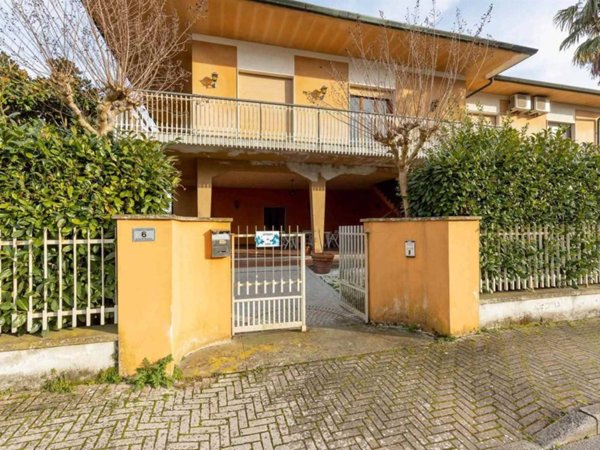 appartamento in vendita a Crespina Lorenzana in zona Cenaia