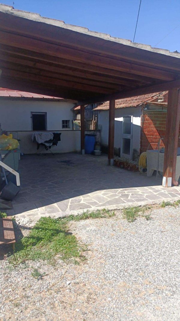 intera palazzina in vendita a Crespina Lorenzana in zona Lavoria