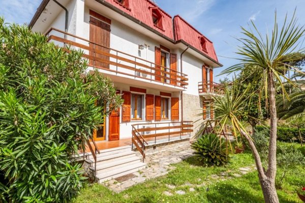 casa indipendente in vendita a Crespina Lorenzana in zona Lorenzana