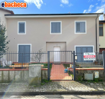 appartamento in vendita a Crespina Lorenzana in zona Cenaia