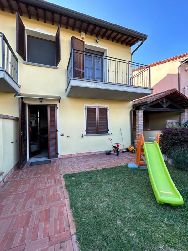 casa indipendente in vendita a Crespina Lorenzana
