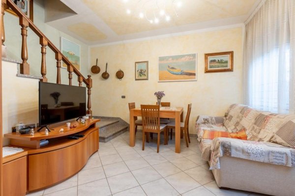 casa semindipendente in vendita a Crespina Lorenzana in zona Lorenzana