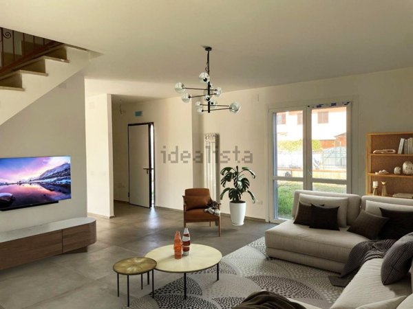 casa indipendente in vendita a Crespina Lorenzana in zona Cenaia
