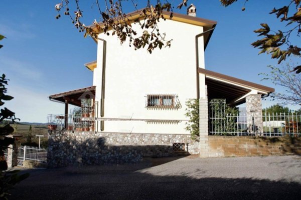 casa indipendente in vendita a Crespina Lorenzana