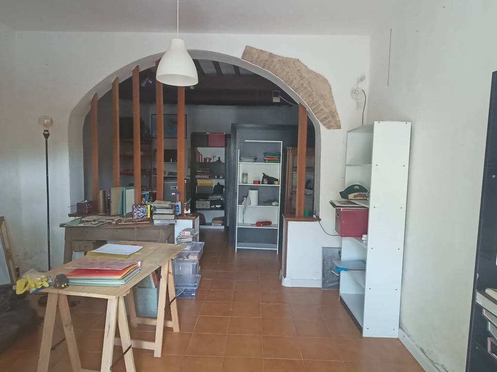 negozio in vendita a Crespina Lorenzana in zona Lorenzana