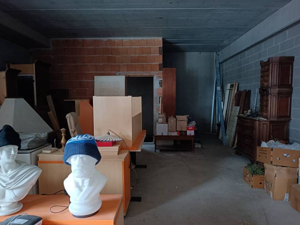 negozio in vendita a Crespina Lorenzana in zona Lorenzana
