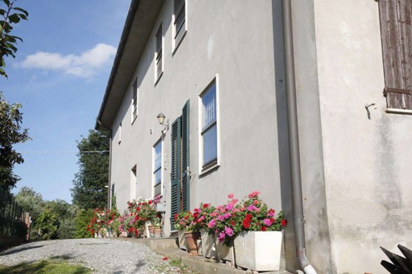 intera palazzina in vendita a Crespina Lorenzana in zona Lorenzana