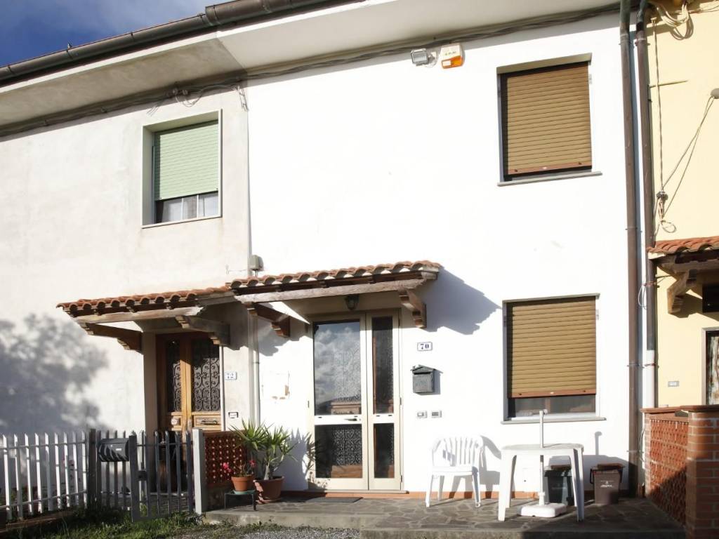 casa indipendente in vendita a Crespina Lorenzana in zona Lorenzana