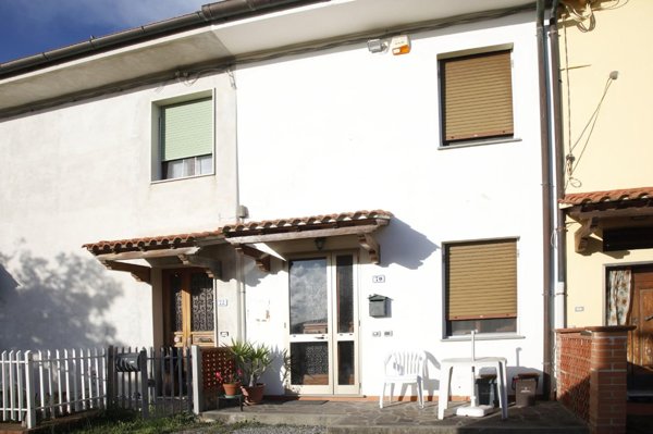 casa indipendente in vendita a Crespina Lorenzana in zona Lorenzana