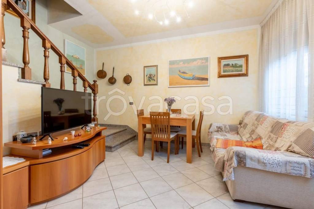 casa semindipendente in vendita a Crespina Lorenzana in zona Lorenzana