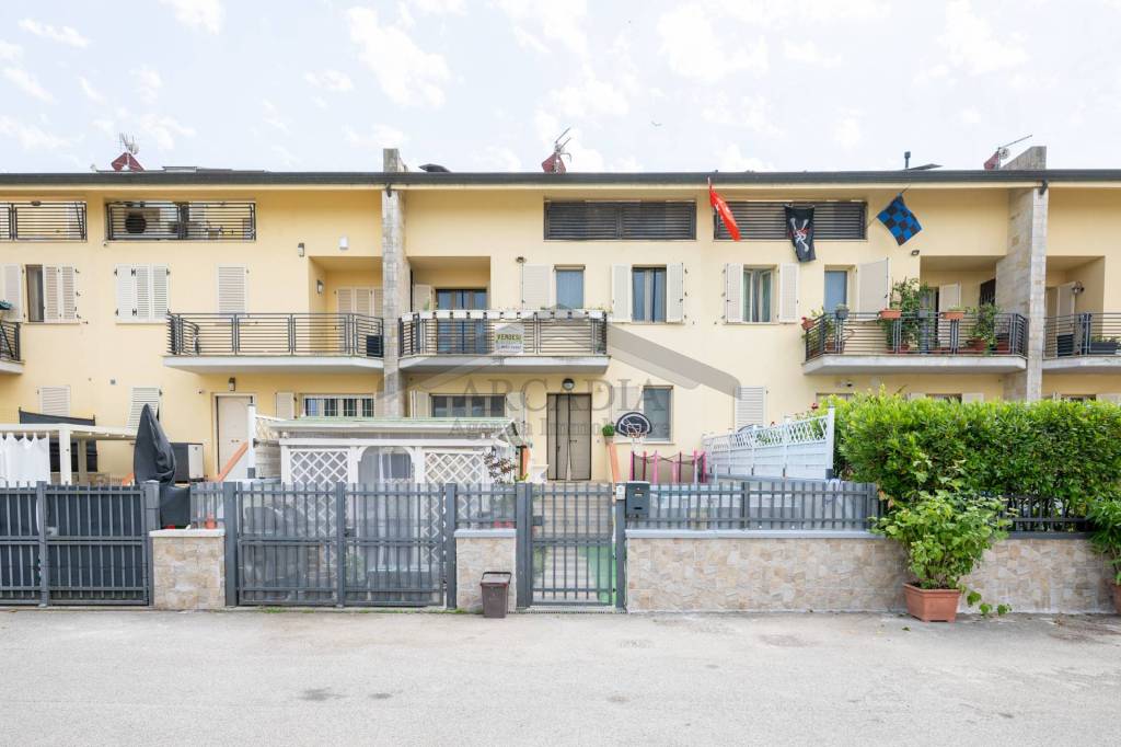 casa indipendente in vendita a Crespina Lorenzana in zona Cenaia