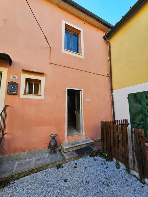 casa indipendente in vendita a Crespina Lorenzana in zona Crespina