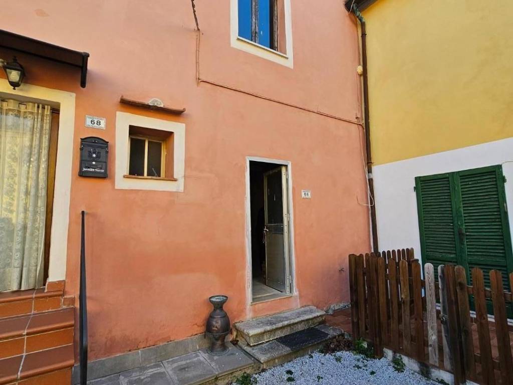 casa indipendente in vendita a Crespina Lorenzana in zona Crespina