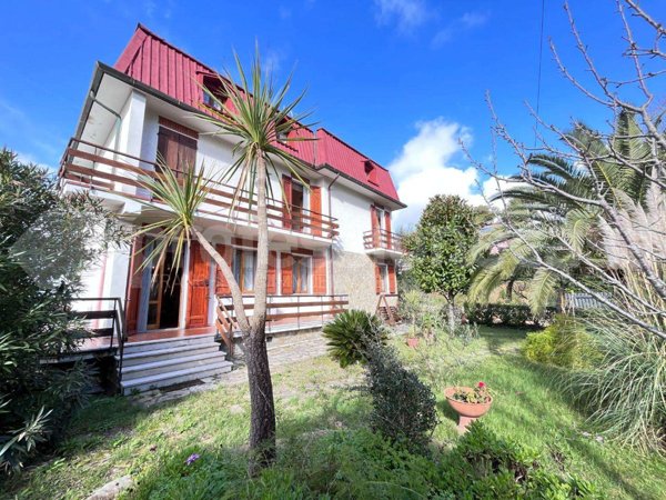 casa indipendente in vendita a Crespina Lorenzana