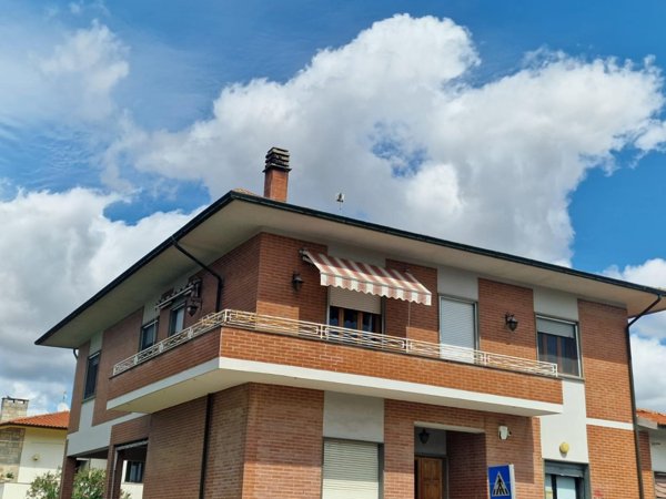 casa semindipendente in vendita a Crespina Lorenzana in zona Cenaia
