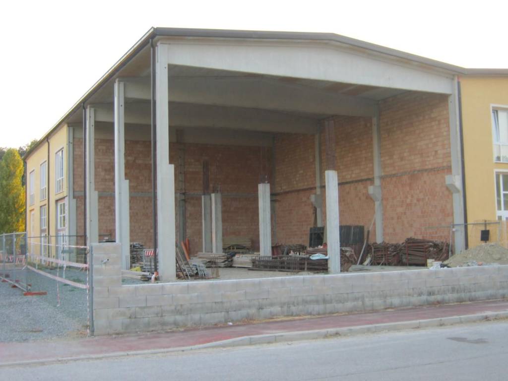 locale commerciale in vendita a Crespina Lorenzana in zona Lorenzana