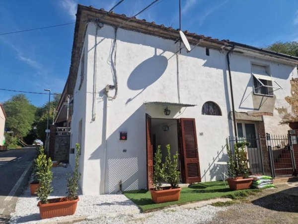 casa indipendente in vendita a Crespina Lorenzana in zona Cenaia