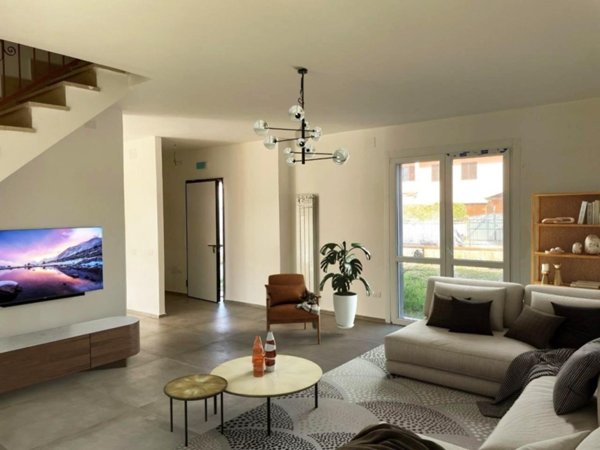 casa indipendente in vendita a Crespina Lorenzana in zona Cenaia