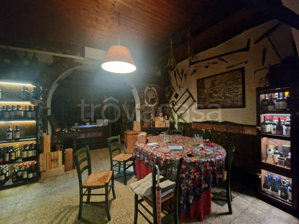 locale commerciale in vendita a Crespina Lorenzana