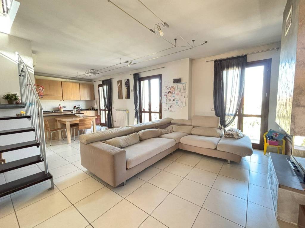 appartamento in vendita a Crespina Lorenzana in zona Cenaia