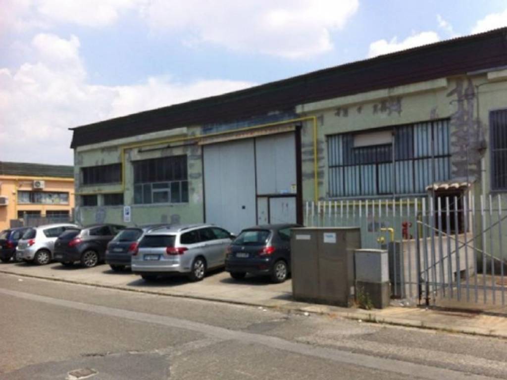 locale commerciale in vendita a Crespina Lorenzana in zona Lorenzana