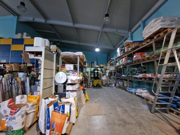 negozio in vendita a Crespina Lorenzana