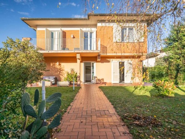 casa indipendente in vendita a Crespina Lorenzana in zona Cenaia