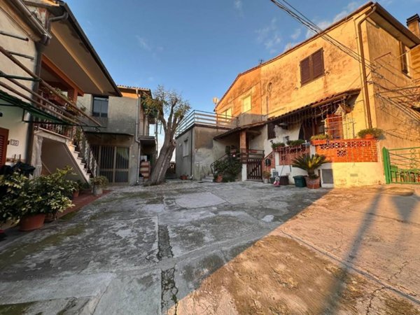 casa indipendente in vendita a Crespina Lorenzana in zona Lorenzana