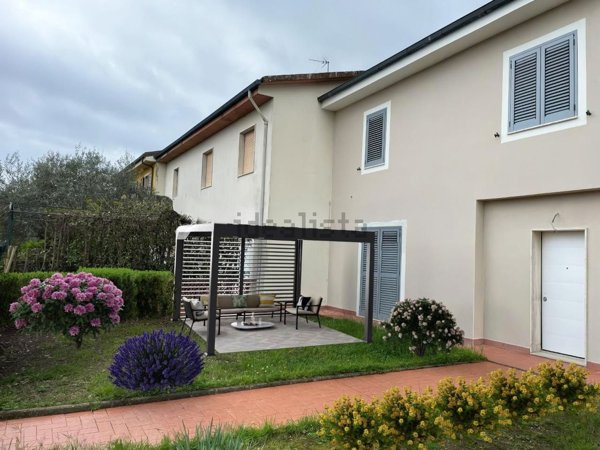 casa indipendente in vendita a Crespina Lorenzana in zona Cenaia