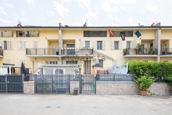 casa indipendente in vendita a Crespina Lorenzana in zona Ceppaiano