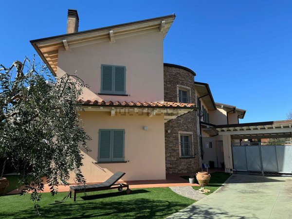 casa indipendente in vendita a Crespina Lorenzana in zona Cenaia
