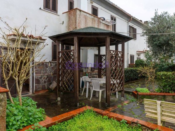 casa indipendente in vendita a Crespina Lorenzana in zona Lavoria