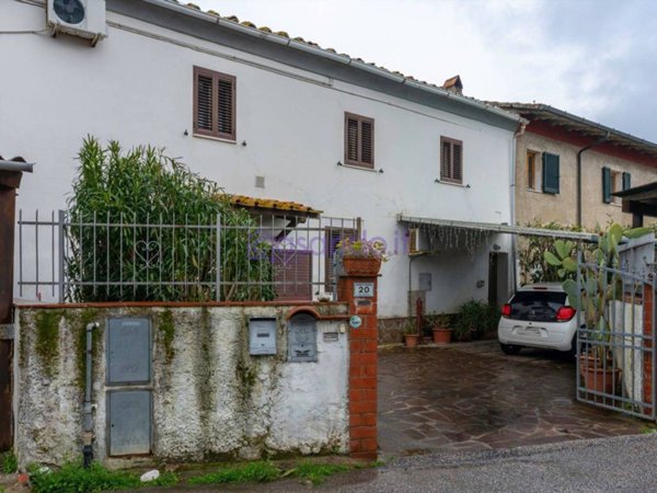 appartamento in vendita a Crespina Lorenzana in zona Lavoria