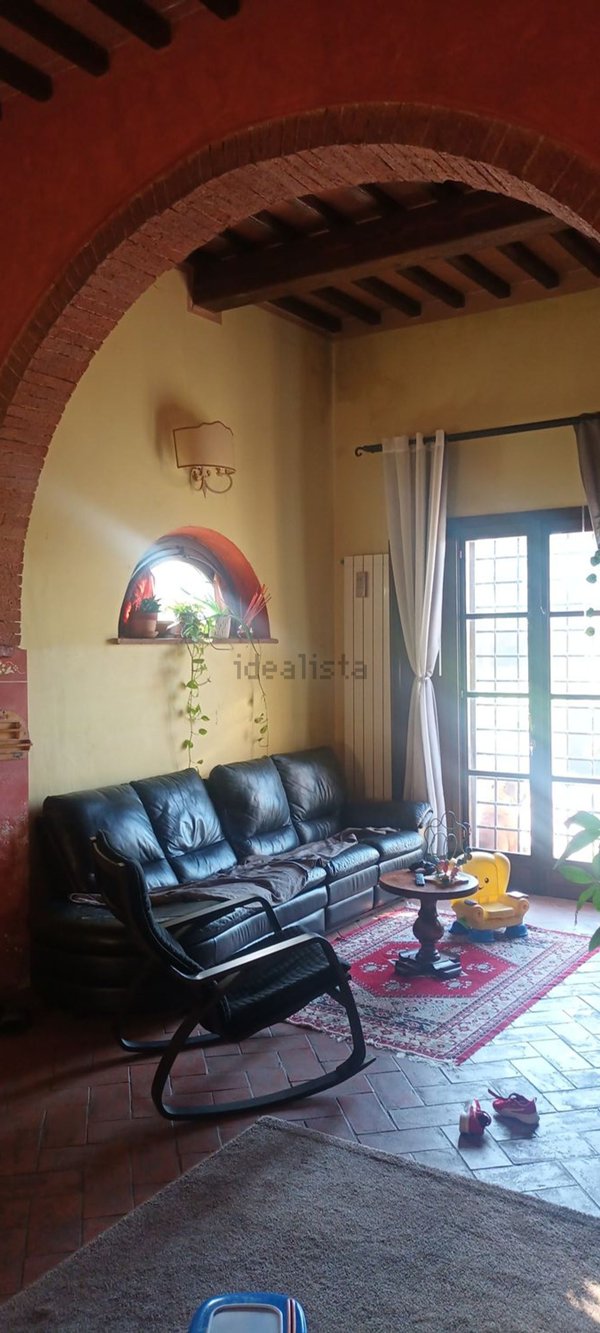 esavano in vendita a Crespina Lorenzana