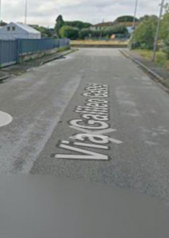 locale commerciale in vendita a Crespina Lorenzana in zona Lorenzana