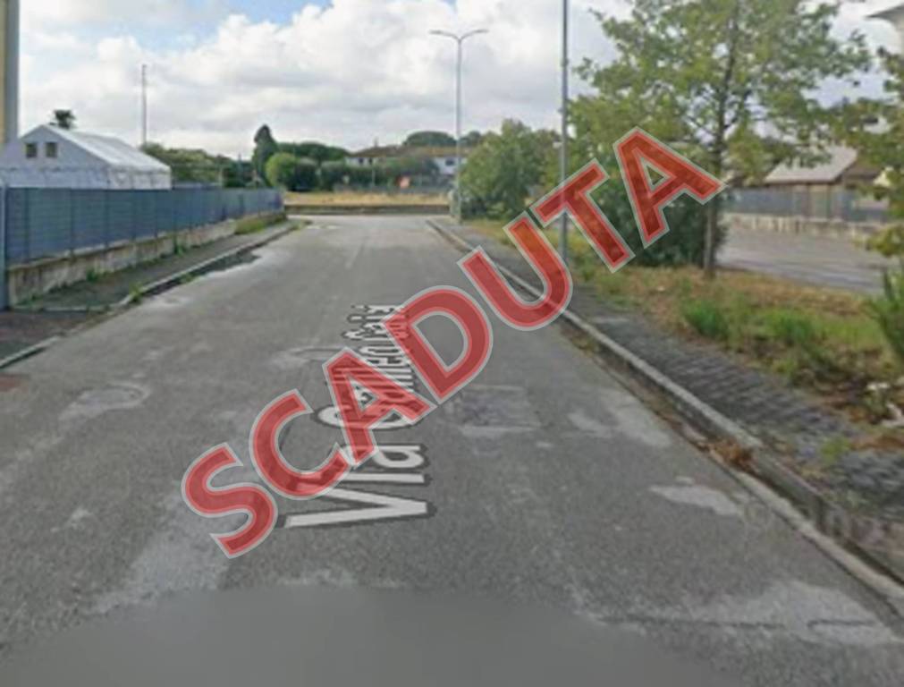 locale commerciale in vendita a Crespina Lorenzana in zona Lavoria