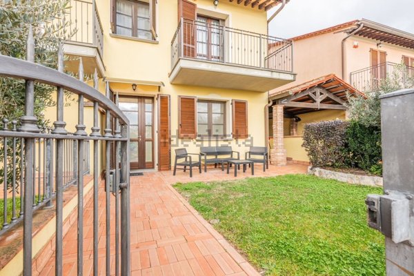 casa indipendente in vendita a Crespina Lorenzana in zona Cenaia