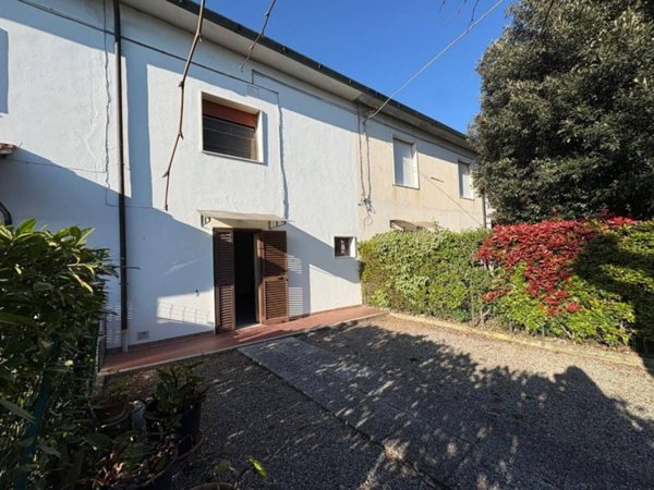 casa indipendente in vendita a Crespina Lorenzana in zona Lavoria