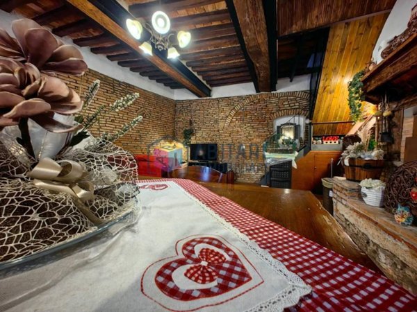 casa indipendente in vendita a Crespina Lorenzana in zona Colle