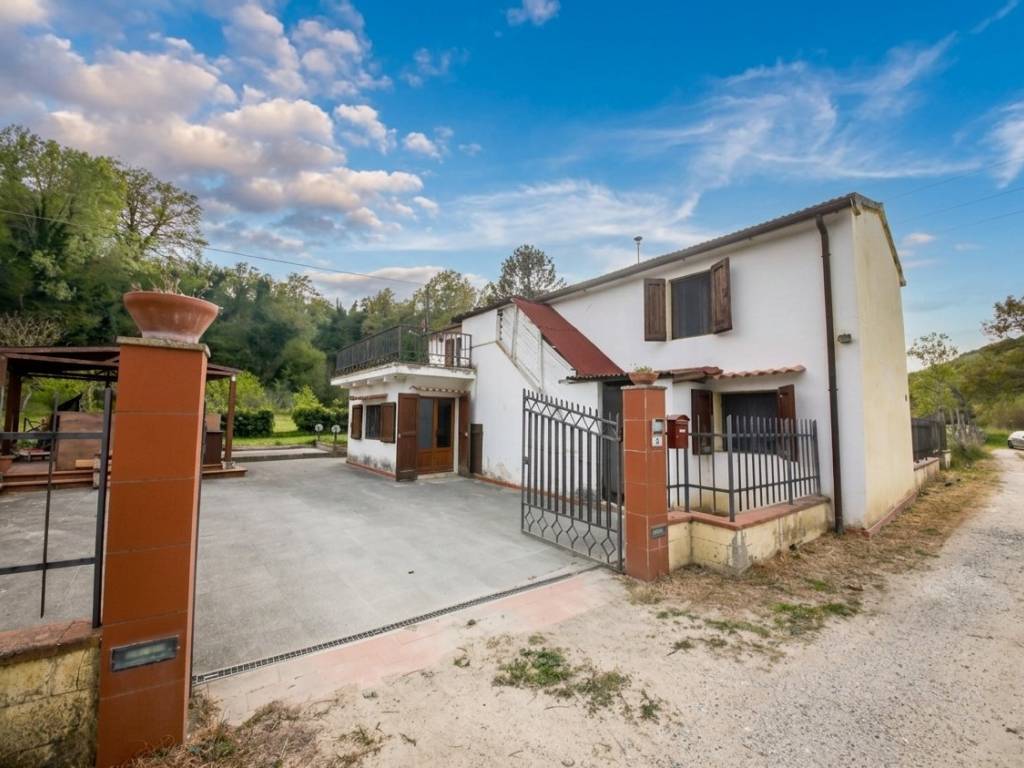 casa indipendente in vendita a Crespina Lorenzana in zona Lorenzana
