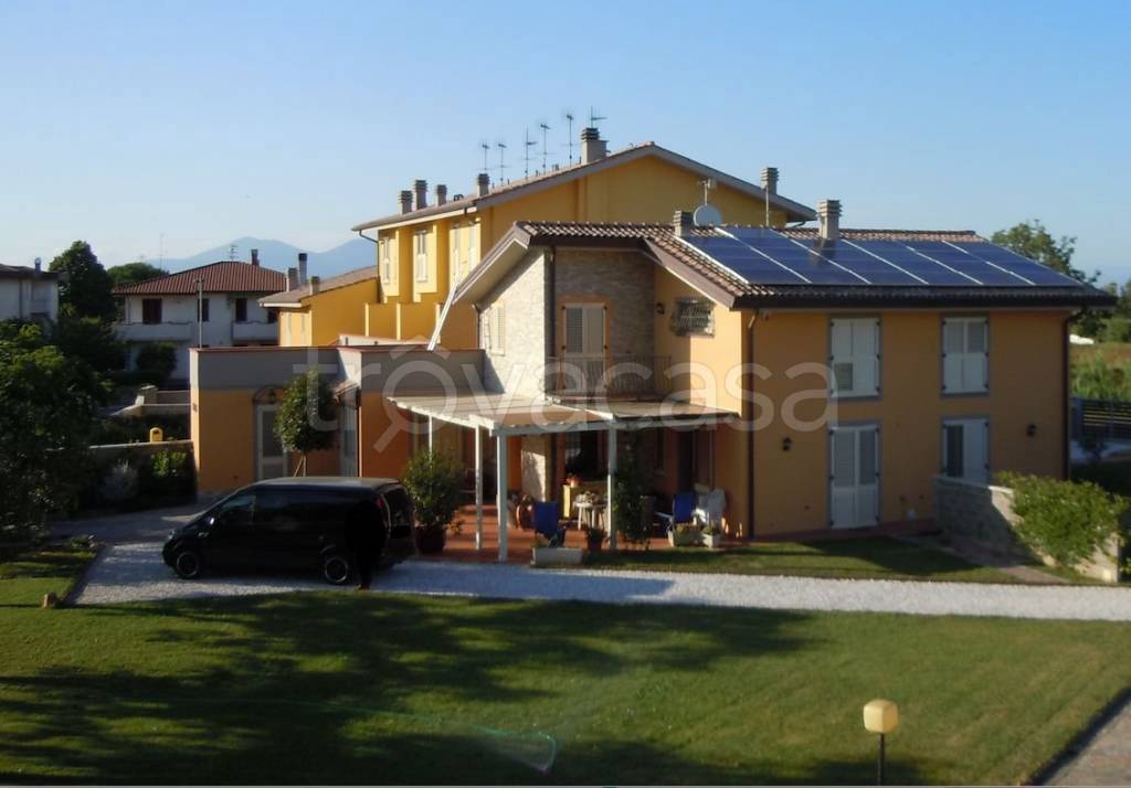 casa indipendente in vendita a Crespina Lorenzana in zona Cenaia