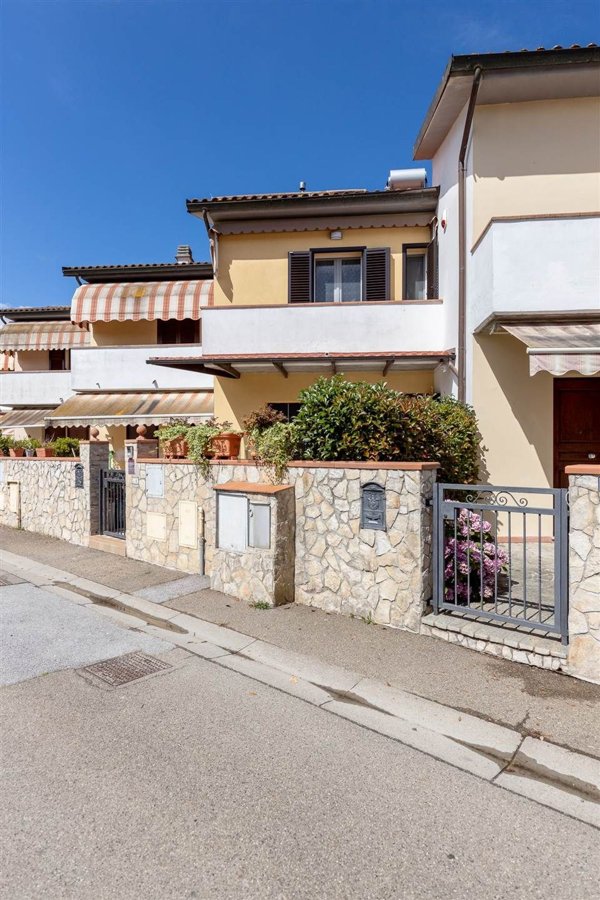 casa indipendente in vendita a Crespina Lorenzana in zona Colle