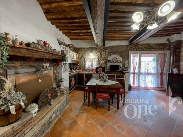 casa semindipendente in vendita a Crespina Lorenzana in zona Colle