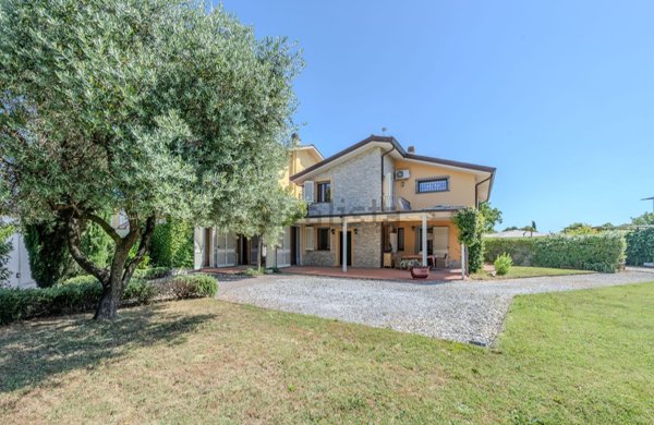 casa indipendente in vendita a Crespina Lorenzana in zona Crespina