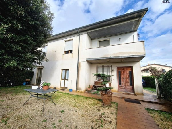 casa indipendente in vendita a Crespina Lorenzana in zona Lavoria