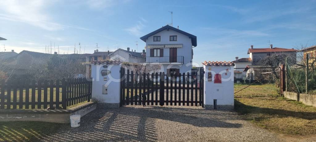 casa indipendente in vendita a Romagnano Sesia in zona Mauletta