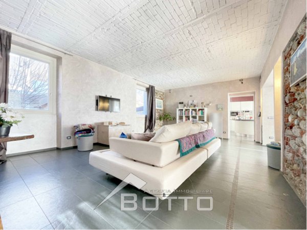 casa indipendente in vendita a Romagnano Sesia