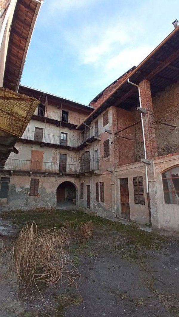 intera palazzina in vendita a Romagnano Sesia