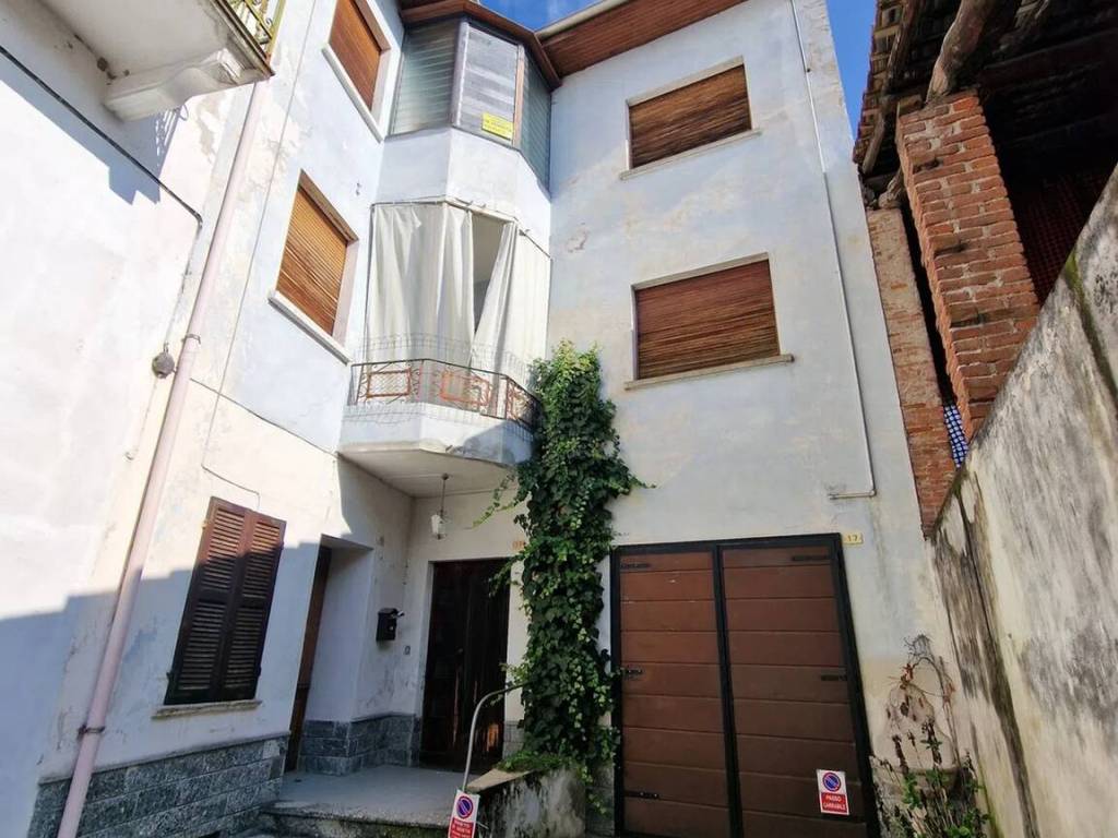casa indipendente in vendita a Romagnano Sesia